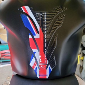 Adesivi Protettivi 3D per Serbatoio su Misura Tipo Union Jack in Carbonio per Moto Triumph Modello Compatibile - Product Image 1