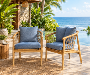 Juego de 2 sillones de teca para exterior con laterales de ratán tejido y cojín azul marino - Product Image 1