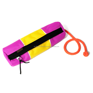 Dummy d'entraînement pour chien en toile personnalisé avec logo CPE-DTD-102 de Close Player Enterprises, avec poche pour friandises, pour l'entraînement des chiens de chasse et des chiots. - Product Image 2
