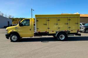 Ford E-Series E-450 SD 2023, manuelle, conduite à gauche, cuir foncé, turbo, R16, fourgon à vendre - Product Image 6