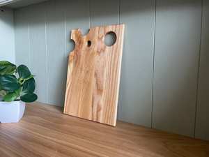 Planche à découper en bois massif, planche à découper en bois dur avec plusieurs trous pour les doigts, design minimaliste moderne pour la cuisine à domicile, restaurant - Product Image 3