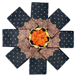 Banarasi Silk Saree สำหรับผู้หญิงที่มีการทอผ้าแบบดั้งเดิมและชายแดน zari หนักสำหรับงานแต่งงานเทศกาลและของขวัญ - Product Image 5