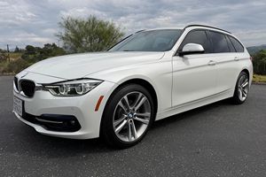 BMW 328i xDrive Sports Wagon USADO del 2016 - Product Image 3