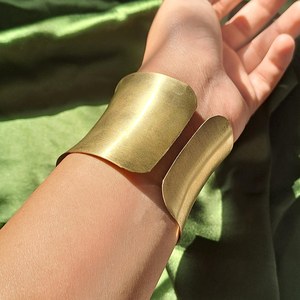 Brazalete hecho a mano 18K chapado en oro latón Metal impermeable joyería alto acabado brazalete de mano Metal latón brazalete - Product Image 3