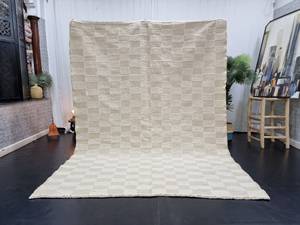 Tapis berbère fabriqué à la main tapis à poils longs de taille personnalisée pour salle à manger tapis à carreaux blancs laine de mouton tapis marocain touffeté à la main - Product Image 5