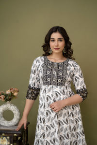 Vestido largo de calidad superior, bordado de secuencia, trabajo lateral, telar manual Dori, fabricante indio - Product Image 5