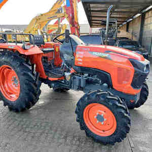 Tractor Agrícola Kubota M8540 4WD con Motor Diésel, Tractor de Ruedas, Tractor Utilitario Agrícola con Cargador Frontal - Product Image 2