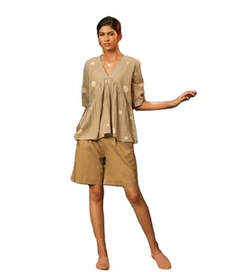 Nueva túnica de salón de belleza y spa para mujer de la mejor calidad, camisa de uniformes de salón de belleza elegante para mujer, Túnica superior con bolsillo opcional - Product Image 1