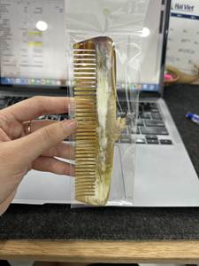 Fournisseur Peigne en corne de barbe naturelle Peigne à cheveux fait main en corne de buffle et poli à la main pour la vente - Product Image 3