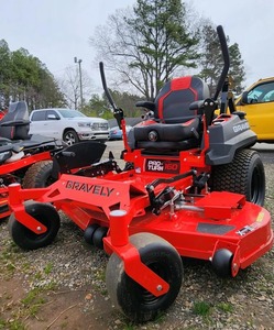 Tractor Cortacésped Gravely Pro-Turn 160 con Tracción en las 4 Ruedas y Transmisión por Engranajes, Color Rojo, Alta Productividad - Product Image 2