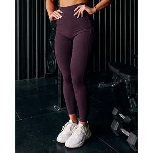 Leggings de Cintura Ultra Alta para Mujer, Color Ciruela Medianoche - Product Image 1
