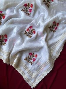 Sari de Organza Premium para Mujer con Patrón de Lentejuelas Tejidas en Toda la Prenda y Borde Festoneado, Hecho en India - Product Image 3