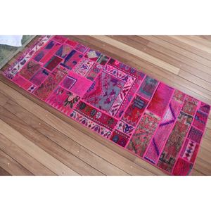 Alfombra Turca Vintage, Alfombra de Retazos de 2.3x6.1 pies, Alfombra Geométrica Rosa - Product Image 2