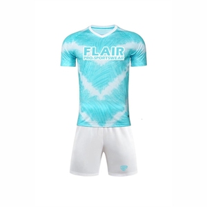 Maillot de football personnalisé pour enfants au design rétro meilleure qualité 100% polyester confortable respirant ensemble de haut court à l'avant nom du service OEM - Product Image 4