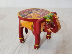 Tabouret éléphant en bois fabriqué à la main avec décoration traditionnelle polyvalente pour la maison Accent de table Cadeau unique Console d'incrustation d'os faite à la main - Product Image 3