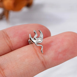 <span class=keywords><strong>Piercing</strong></span> d'<span class=keywords><strong>oreille</strong></span> G23 Snake Moon Top Flat Back 16G à filetage interne, labret pour le nez, titane <span class=keywords><strong>de</strong></span> qualité implantable 14K, bijoux pour femmes et hommes - Product Image 5