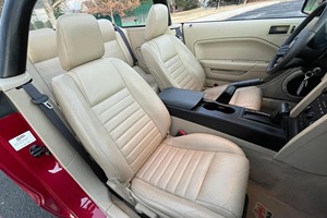 Ford Mustang GT Roadster Sport Convertible 2005 - Product Image 4