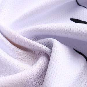 Maillots de football personnalisés avec un design étoile tendance, nom de marque personnalisé, sublimés, 100% polyester, respirants et à séchage rapide pour les tournois - Product Image 6