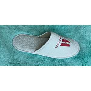 Logo personnalisé Hôtel pour pantoufles avec un design unique pour le confort et le style - Product Image 3