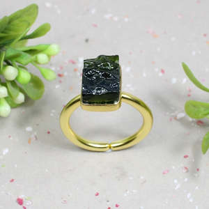 Venta al por mayor hecho a mano Natural chino verde moldavita 92,5 anillo de plata esterlina joyería fina anillo de piedras preciosas con tecnología de incrustaciones cortadas - Product Image 6