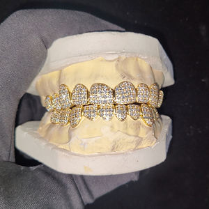 Ensemble de Grillz personnalisé glacé en argent complet pour les dents du haut et du bas avec diamants VVS1 bijoux de bouche hip hop bling pour hommes et femmes - Product Image 5