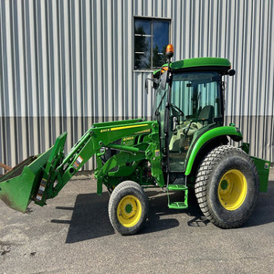 Tracteur utilitaire compact John Deere 4066R 66HP 4x4 avec transmission eHydro, chargeur frontal, pelle arrière, cabine prête à l'emploi, moteur diesel. - Product Image 6