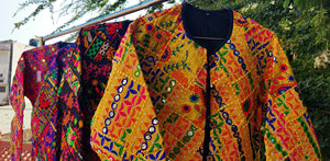 Abrigo indio para mujer, chaqueta Bohemia, chaqueta tradicional Kotti para mujer, chaqueta bordada, chaqueta Banjara Kutch - Product Image 4