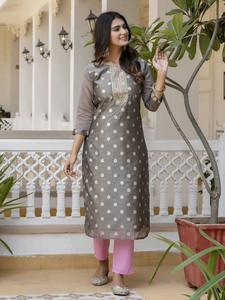 Kurta Droite en Soie Mélangée Brodée de Haute Qualité pour Femmes, Idéale pour le Quotidien ou les Festivals, Disponible pour la Distribution Mondiale - Product Image 3