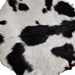 Tapis en cuir de chèvre véritable avec un motif naturel blanc et brun tacheté, peaux de tambour, cuir de vache noir et blanc moucheté - Product Image 6