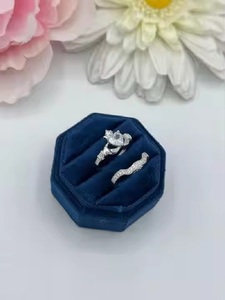 Juego de anillos de compromiso de diamantes de moissanita originales Anillo de boda de promesa de Plata de Ley 925 Juego de anillos de diseño Claddagh de dos piezas - Product Image 3