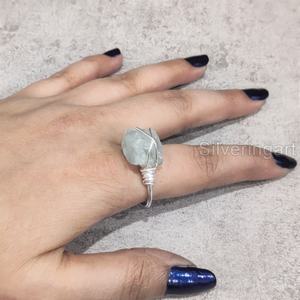 Nueva llegada de joyería de piedra en bruto anillo de mujer aguamarina natural piedra preciosa en bruto marzo piedra natal banda de alambre 925 anillo de plata esterlina - Product Image 2