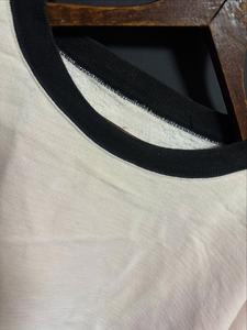 เสื้อเชิ้ตแขนยาวสีดำคุณภาพสูง คอปกกลม ปลายแขนและชายเสื้อแบบพับได้ เนื้อผ้านุ่มสบาย สกรีนโลโก้ได้ตามต้องการ สำหรับผู้ชาย - Product Image 2