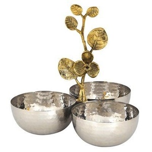 Ensemble de 5 bols à servir vintage écologiques en aluminium texturé doré artisanal, plateau amovible, service à sauce en métal - Product Image 6
