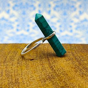 Vente en gros de bague de mariage en argent faite à la main pour femmes Dernier style en forme de crayon Howlite Turquoise Gemstone Set Ovale Lunette Setting - Product Image 4