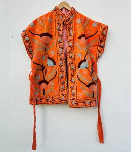 Chaqueta bordada Suzani hecha a mano, Chaqueta corta Suzani para mujer, ropa de playa, Vestido corto, chaqueta de invierno - Product Image 2