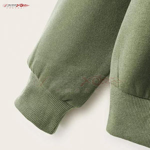 Sweat à capuche zippé Slim Fit pour femme avec matériau en polyester respirant et finition propre Sweat à capuche respirant pour femme - Product Image 2