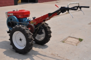 ZUBR 8HP-24HP utiliser motoculteur rotatif/<span class=keywords><strong>tondeuse</strong></span> rotative/<span class=keywords><strong>remorque</strong></span>/motoculteur de charrue <span class=keywords><strong>tracteur</strong></span> de marche <span class=keywords><strong>pour</strong></span> la ferme - Product Image 5