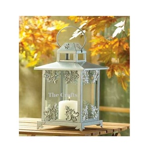 Lanterne suspendue au design attrayant en fer et lanterne à bougie en verre pour accessoires de mariage et de décoration intérieure - Product Image 1
