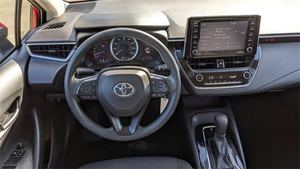 Offre exceptionnelle : Toyota Corolla FWD 2021 d'occasion, propre et prête à être expédiée - Product Image 3
