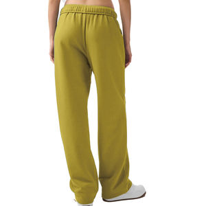 Pantalon de survêtement en éponge française Accolade pour femmes élégantes avec coupe à jambe droite et détail chromé - Product Image 3