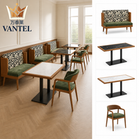 Ensemble de mobilier sur mesure pour hôtels et restaurants : banquettes rembourrées, tables à manger et chaises en bois pour projets hôteliers