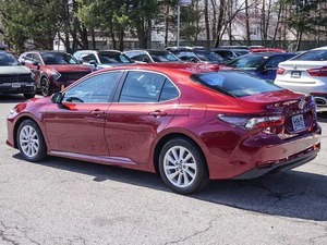 ใช้อย่างประณีต2022รถซีดานโตโยต้า Camry Le 4dr