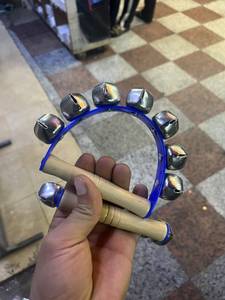 Clochettes à main, instrument de percussion musical avec poignée en plastique - Product Image 1