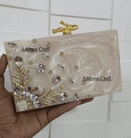 Pochette de soirée unique en résine pour femme, design élégant, fabriquée à la main en Inde, pour événements et soirées, sac à main orné de perles