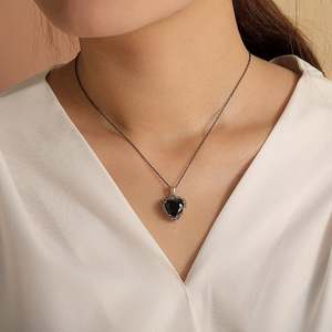 Collier Jeulia en argent sterling finition vieillie avec cœur noir, perles et accents de zircon - Product Image 5