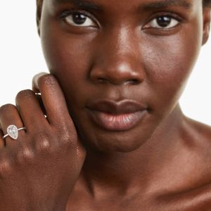 Anillo de compromiso Halo Diamond con centro de PerA-Elegante y lujoso - Product Image 3