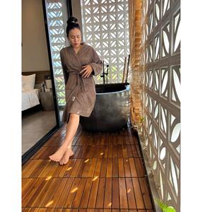 Albornoz de algodón 100% suave de lujo de secado rápido de tiro alto con cremallera Fly Color sólido de 780 gramos de manga corta para invierno Hecho en Vietnam - Product Image 5