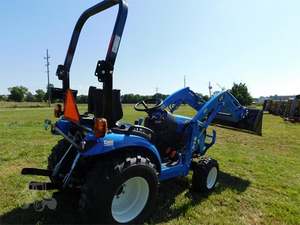 2025 LS MT225S Tracteur d'occasion - Product Image 2