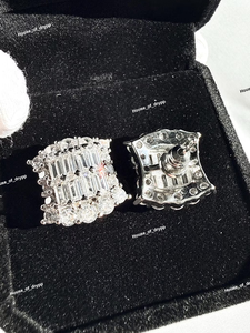 Pendientes de Botón con Halo de Diamantes Moissanite Cuadrados y Baguette en Plata de Ley 925, Estilo Hip Hop de Lujo - Product Image 3