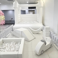 Ensemble de Jeu Souple en Mousse pour Enfants Blanc, Intérieur Extérieur, Location pour Anniversaire, Équipement de Jeux Doux avec Château Gonflable
